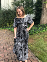 Load image into Gallery viewer, Black &amp; White Maxi Dress
